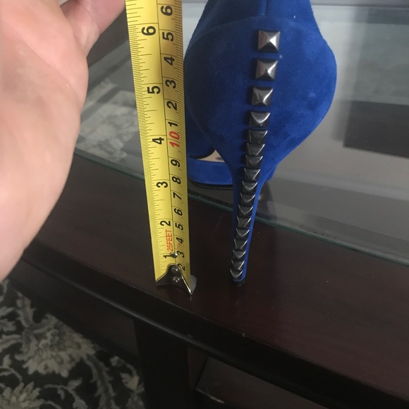 (NWOT) Blue suede studded Vince Camuto Heels - Picture 7 of 7